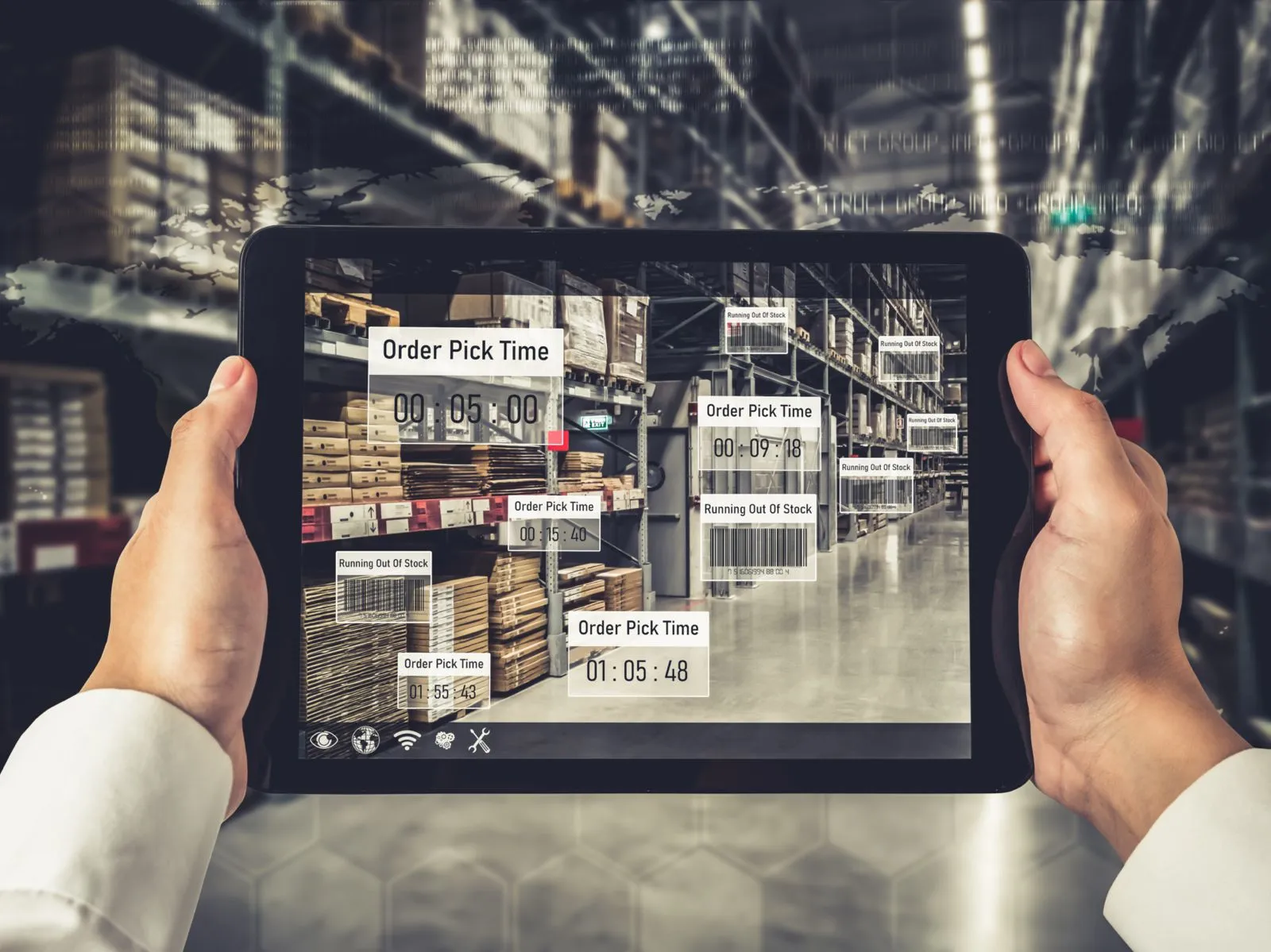 Bestandsführung im Lagerverwaltungssystem (WMS) am Tablet im Lager Ludwigsfelde